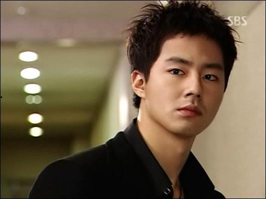 赵寅成电视剧,演绎传奇人生，电视剧中的情感巅峰